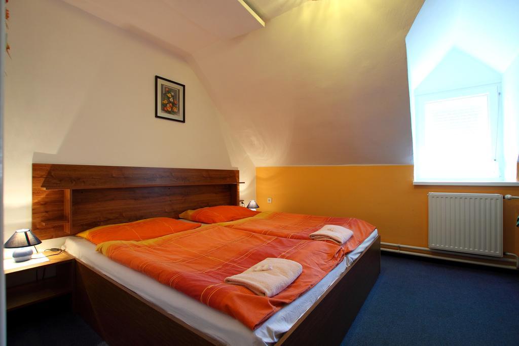 Club Hotel